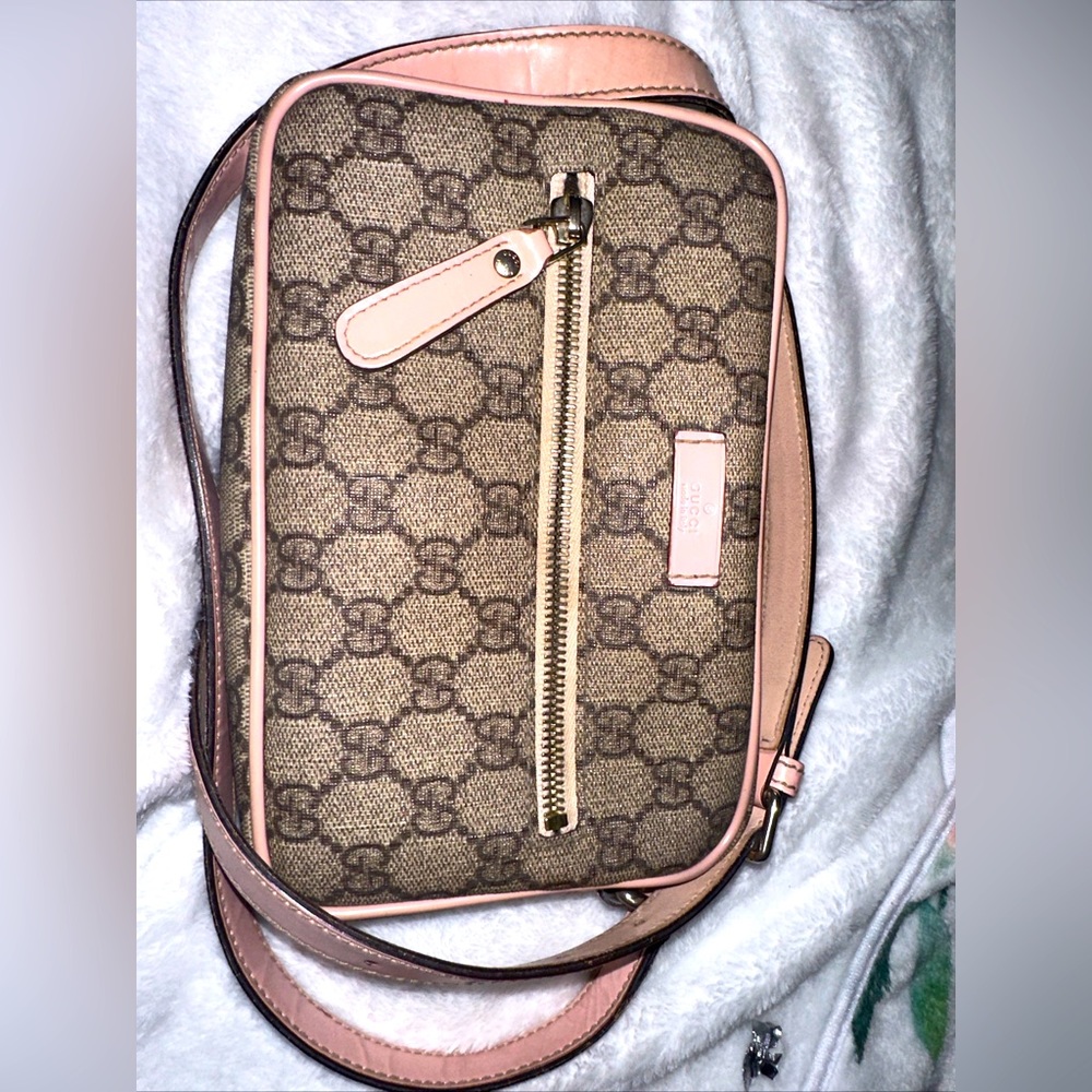 Great fall bag💜💜 vintage Gucci crossbody pink